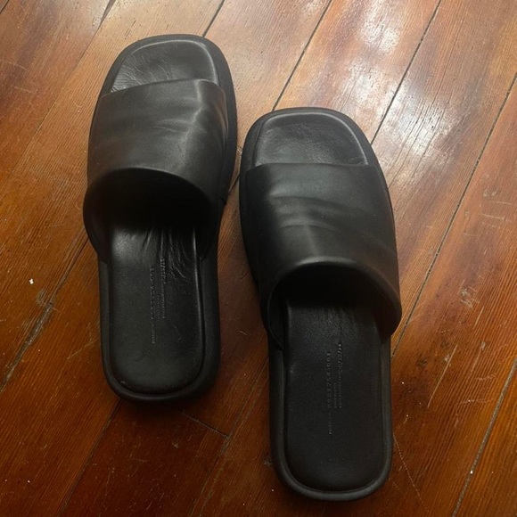 Arket slides - Picture 2 of 3